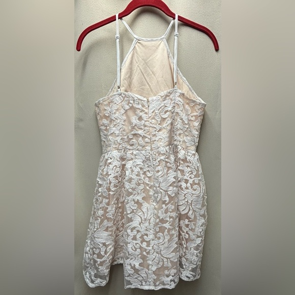 Tobi Embroidered Short fit-and-flare Dress Size Large in gently used condition - Picture 2 of 11